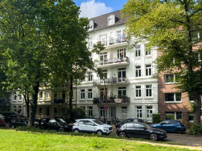 Sonnenseite in Eimsbüttel! Helle, großzügige Dachgeschosswohnung mitten im Kiez