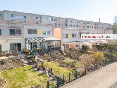 IMMOBERLIN.DE - Hausähnliche Wohnung mit Wintergarten, kleinem Westgarten & Carport