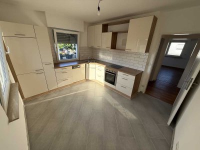 Stilvolle, gepflegte 3-Zimmer-Wohnung mit geh. Innenausstattung mit Balkon und EBK