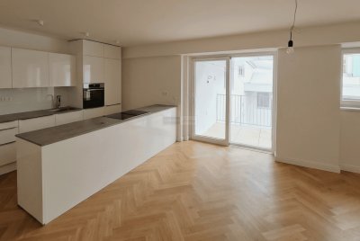 Exklusive Ruheoase bei der Urania: 4-Zimmer Dachgeschosswohnung mit Balkon &amp; High-End Ausstattung