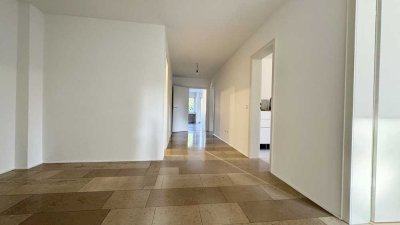 Helle, geräumige 3-4-Zimmer-Wohnung im 2. OG mit 2 Balkonen