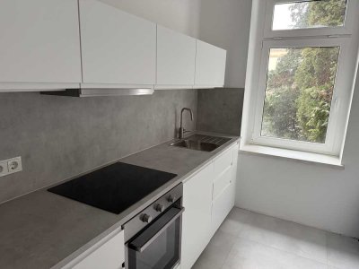 Erstbezug nach Sanierung – Teilmöblierte 2-Zimmer-Wohnung mit neuer EBK, Stellplatz & modernem Bad