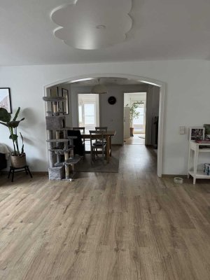 Bad Herrenalb: Exklusive 4-Zimmer-Dachgeschosswohnung mit Küche, Tageslichtbad, Keller und Balkon