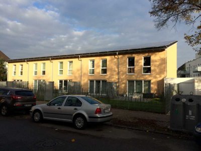 Modernes Reihenendhaus mit Gartenteil u. Garage,  zentral gelegen