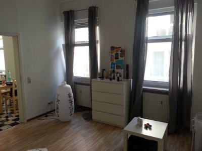 Liebevoll sanierte Altbauwohnung mit Wohnküche in renoviertem Altbau!