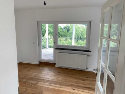 Hochwertig sanierte 3-Zimmer-EG-Wohnung mit großem Balkon und schöner Aussicht in Bad Fredeburg