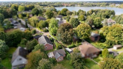 Einfamilienhaus & Nebengebäude mit einem sehr großen Grundstück in bevorzugter Lage