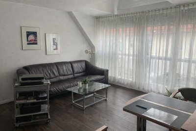 Helle, gepflegte 2-Zimmer-Wohnung mit Balkon in gehobener Wohngegend