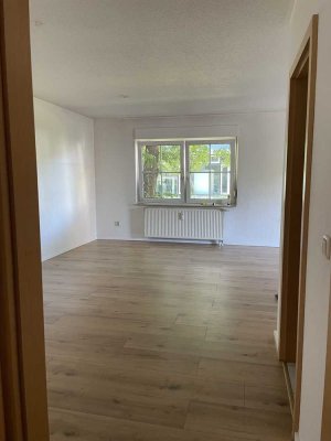 500 meter (ca. 7 Gehminuten) vom Dessau Hbf - Helle 3-Zimmer-EG Wohnung mit Balkon