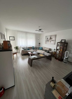 2-Zimmer-Wohnung mit Balkon inkl. Garage Teilmöbeliert