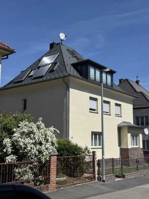 Kernsanierte Haushälfte (2 Wohnungen: 3 Zi. sowie Studio 1 Zi.) in der besten Lage Saalfeld