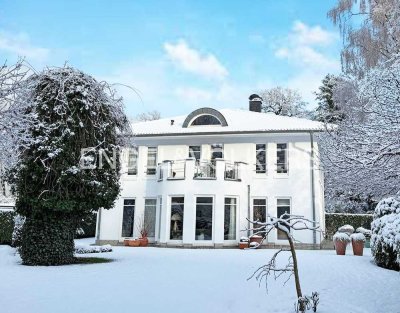 Eindrucksvolle Stadtvilla mit besonderer Architektur                                       und se...