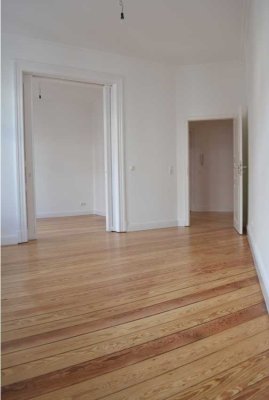 Helle geräumige Altbauwohnung in St. Georg