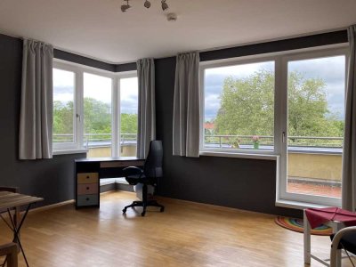 BEFRISTET bis 31.12.27: Helle und geräumige 2-Zimmer-Penthouse-Wohnung mit Fußbodenheizung