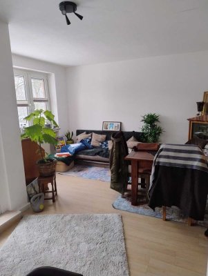 AKTUALISIERT-schöne Wohnung mit Balkon; direkte Nähe Klinikum Ost