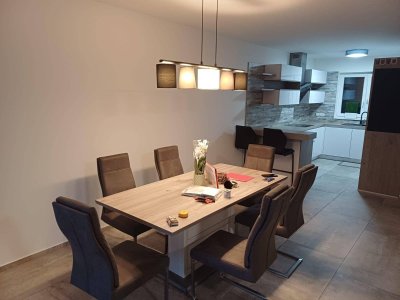 Modernes 5-Zimmer Reihenhaus mit Pool und Garten
