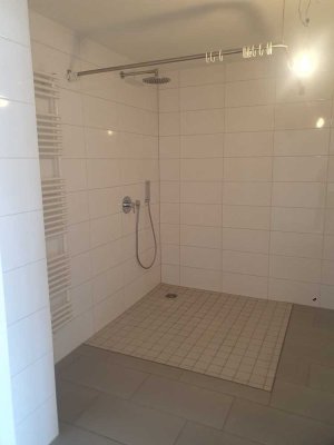 Exklusive, modernisierte 2-Zimmer-Wohnung mit geh. Innenausstattung mit Balkon und EBK in Geretsried