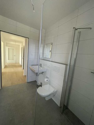 nur noch eine Wohnung frei: Neubau 3ZKBB, HWR, Gäste-WC, in hervorragender Südlage !