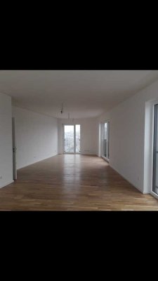 Exklusives 5-Zimmer Penthouse mit 180 m² in Frankfurt Ostend