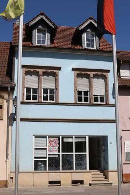 Einfamilienhaus mit kleinem Geschäftsraum im Erdgeschoss