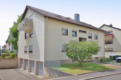 Modernisierte 3-Zimmerwohnung, Balkon mit Gartenzugang und Garage