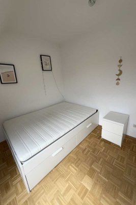 Exklusive, gepflegte 2-Raum-DG-Wohnung, möbliert, in Münster