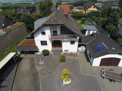 Ihr neues Zuhause: Gepflegtes Einfamilienhaus mit Charme, Garage, Carport & Gartenkamin!