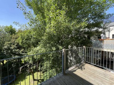 2 Zimmer mit ruhigem Balkon und Blick ins Grüne in Schloßchemnitz!