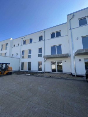 Barrierearm! 2-Zimmer-Wohnung mit Terrasse, Duschbad, Einbauküche u. Stellplatz