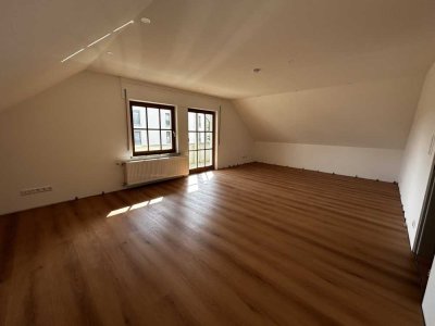 Helle, freundliche, komplett renovierte 3,5-Raum-DG-Wohnung mit Einbauküche in Gottmadingen