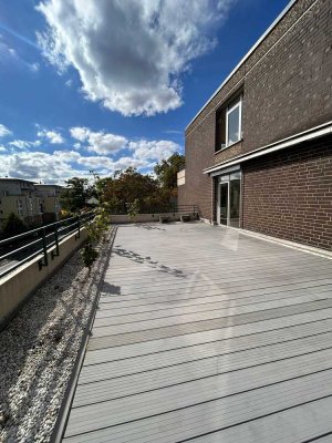 Exklusive Penthouse-Wohnung mit riesiger Dachterrasse, 2 Balkonen, moderner Küche und TG Platz