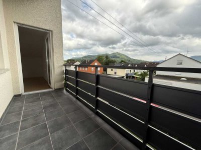Vollständig renovierte 2-Zimmer-Dachgeschosswohnung mit Balkon in Ortsrandlage, Dettingen unter Teck