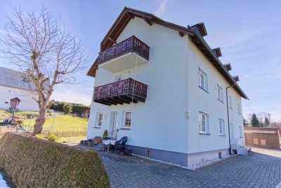 Ruhe, Raum und Rendite: Mehrfamilienhaus mit großem Grundstück in Zwönitz