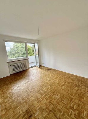 Zentrale 2 Zimmerwohnung mit Balkon! ab sofort!