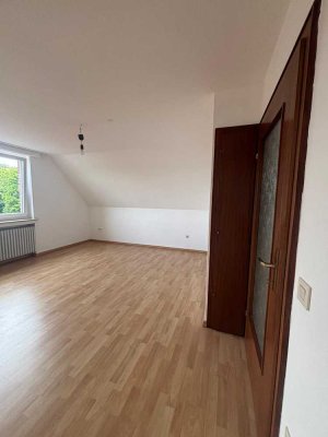 Schöne helle 2 ZKB Wohnung