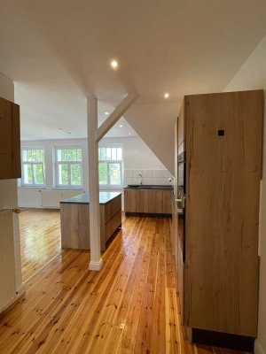 Lichtdurchflutete Maisonette-Wohnung mit moderner Einbauküche - Ideal für Paare