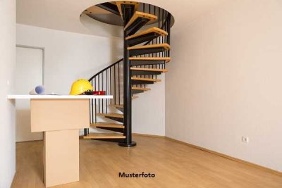 4-Zimmer-Wohnung - großzügig geschnitten, mit Doppelgarage