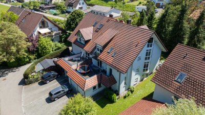 Wohlfühlen auf allen Ebenen – modernes Zweifamilienhaus mit Garten und flexibler Nutzung