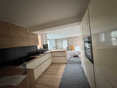 Charmante, neu renovierte 5,5-Zimmer-Erdgeschosswohnung mit neuer EBK und toller Terrasse