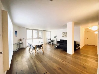 Ab sofort*3ZKB* kernsanierte Altbau-Etage*offene Küche inklusive EBK*G-WC*ruhiges Hinterhaus*