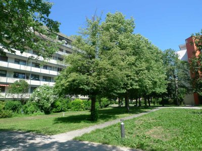 Gut geschnittene, helle 2-Zi-Wohnung mit Loggia und TG-Stellplatz in München-Hadern