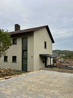 Stilvolle 4-Zimmer-Wohnung mit Balkon, Kochinsel & Weitblick über Lauterecken
