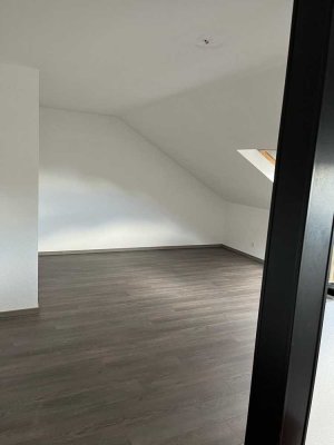 Sanierte 2-Zimmer-Dachgeschosswohnung in Kleinostheim