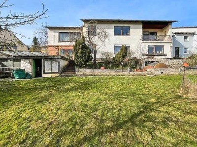 Wohnhaus in attraktiver Lage mit schönem Ausblick, Garten und Garage in Solnhofen