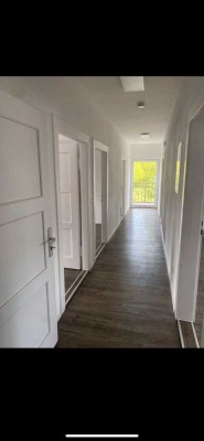 Sonnige 4 Zimmerwohnung mit Balkon in Top Lage