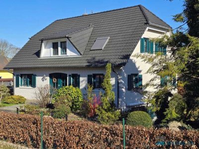 Dr. Lehner Immobilien NB-
Exklusives Einfamilienhaus mit Seeblick bei Neubrandenburg