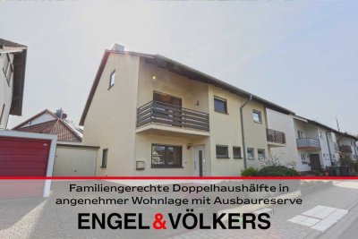 Familiengerechte Doppelhaushälfte in angenehmer Wohnlage mit Ausbaureserve