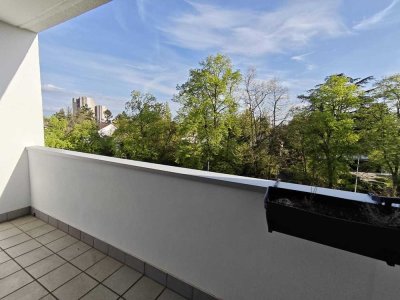 Frisch renoviert: Helle 3 ZKB mit sonnigem Balkon