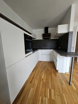 Stylische 2.5 Zimmerwohnung Nürnberg City - lichtdurchflutet mit Loggia und Terrasse