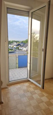 74 m² - 3 Zi.- Whg. mit Balkon im 3 Familien- Wohnhaus